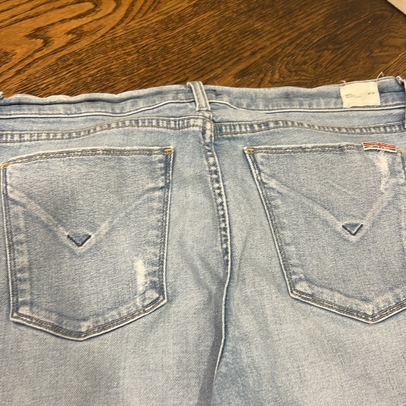 Hudson Jeans - very comfy - one side open and other has threads- Crop - Riley - - Picture 6 of 7